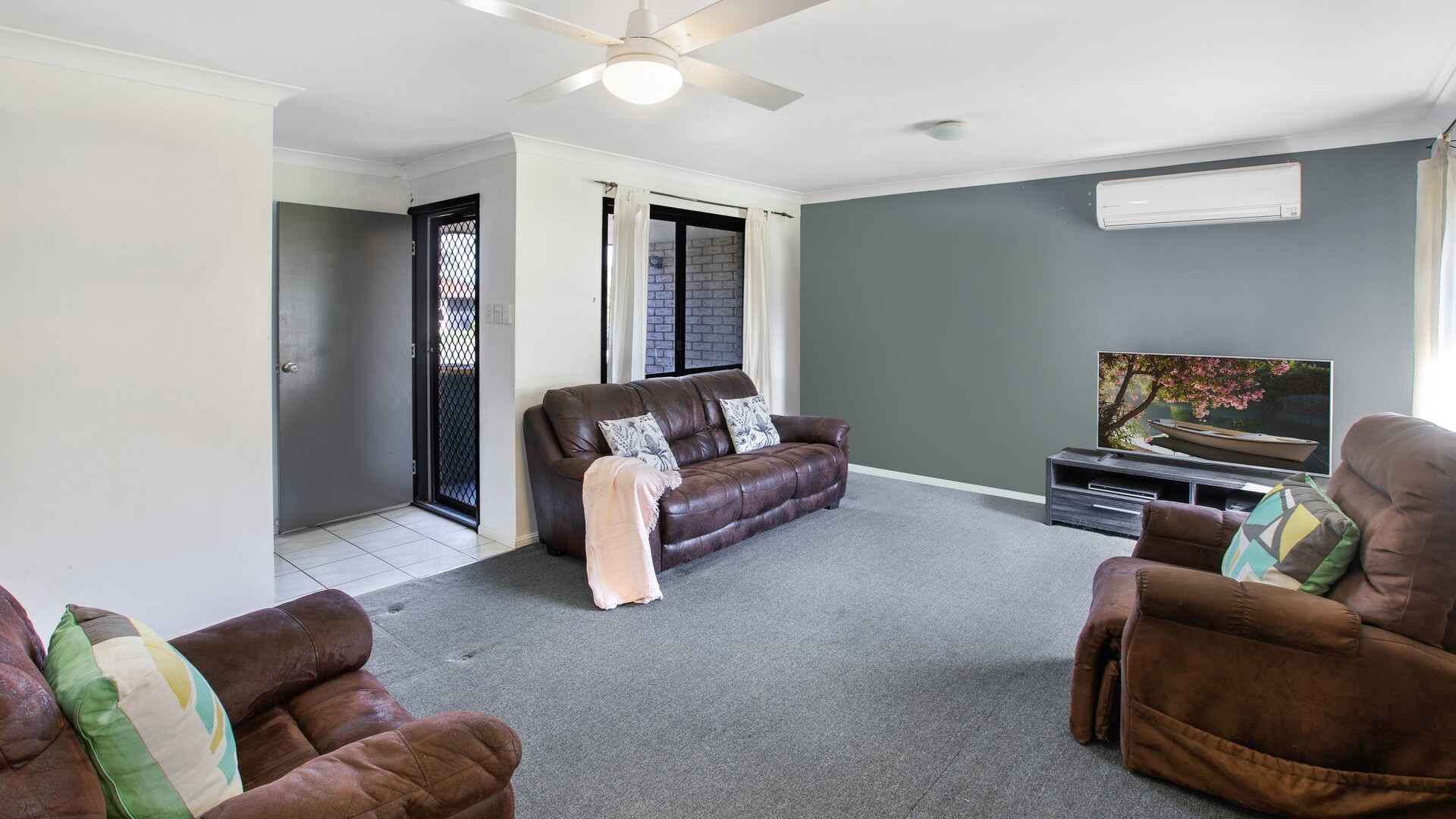 14 Saint James Court, Little Mountain QLD 4551 - photo 4