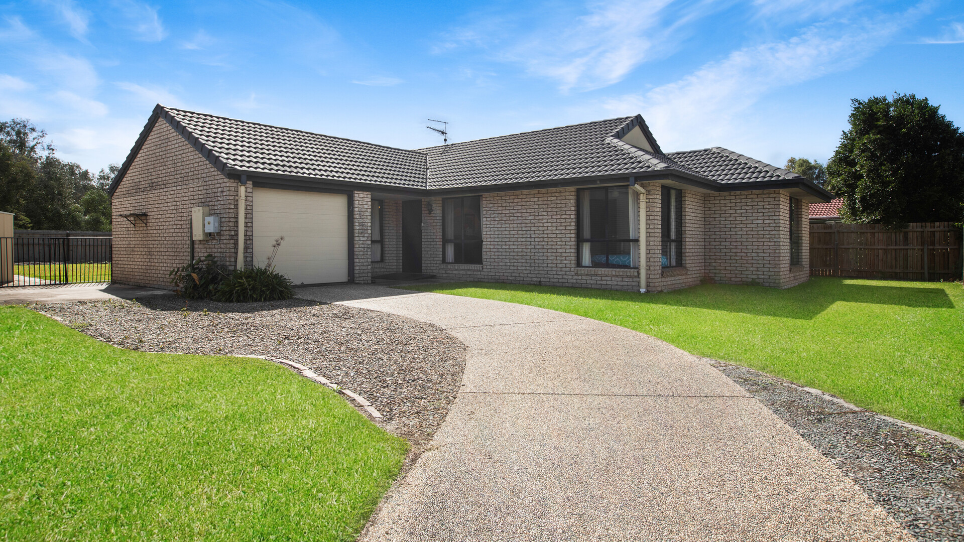 14 Saint James Court, Little Mountain QLD 4551 - photo 7