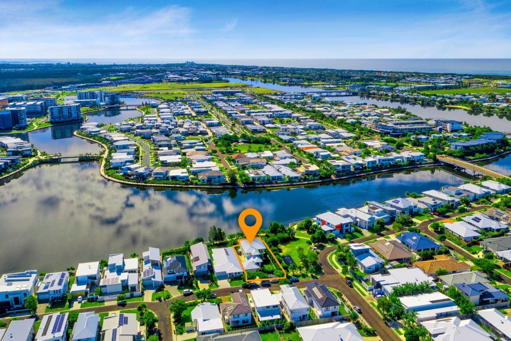 4 Buruwang Street, Birtinya QLD 4575 - photo 8