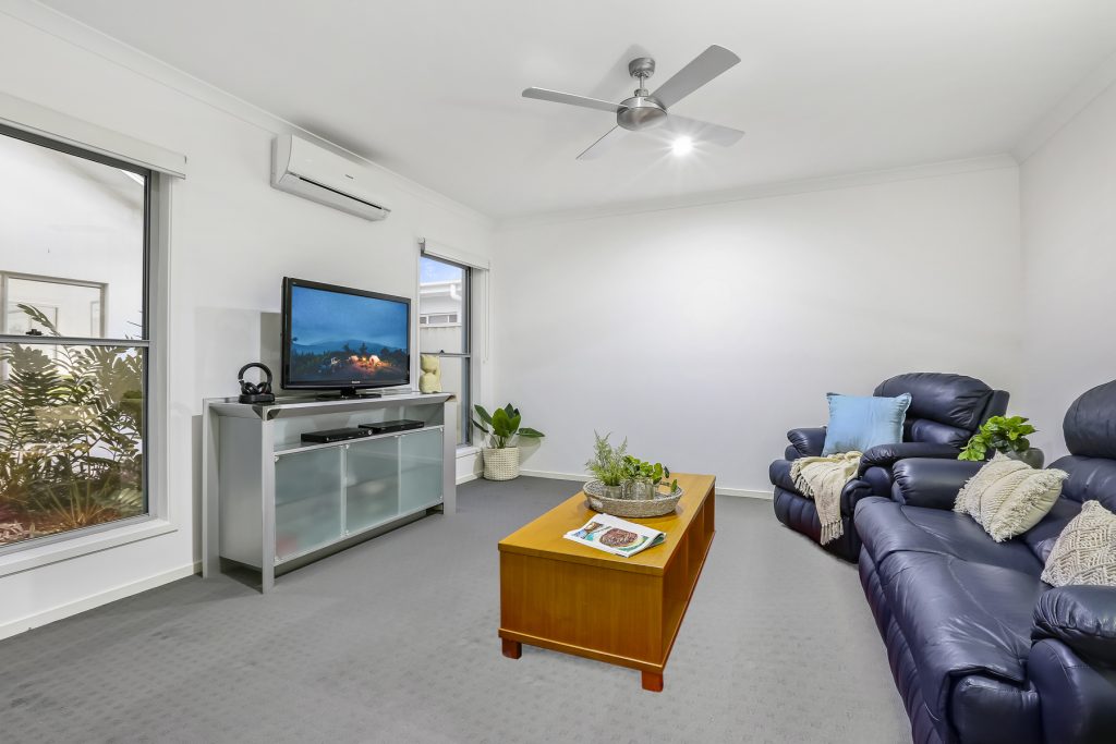 8 Buoy Court, Birtinya QLD 4575 - photo 10