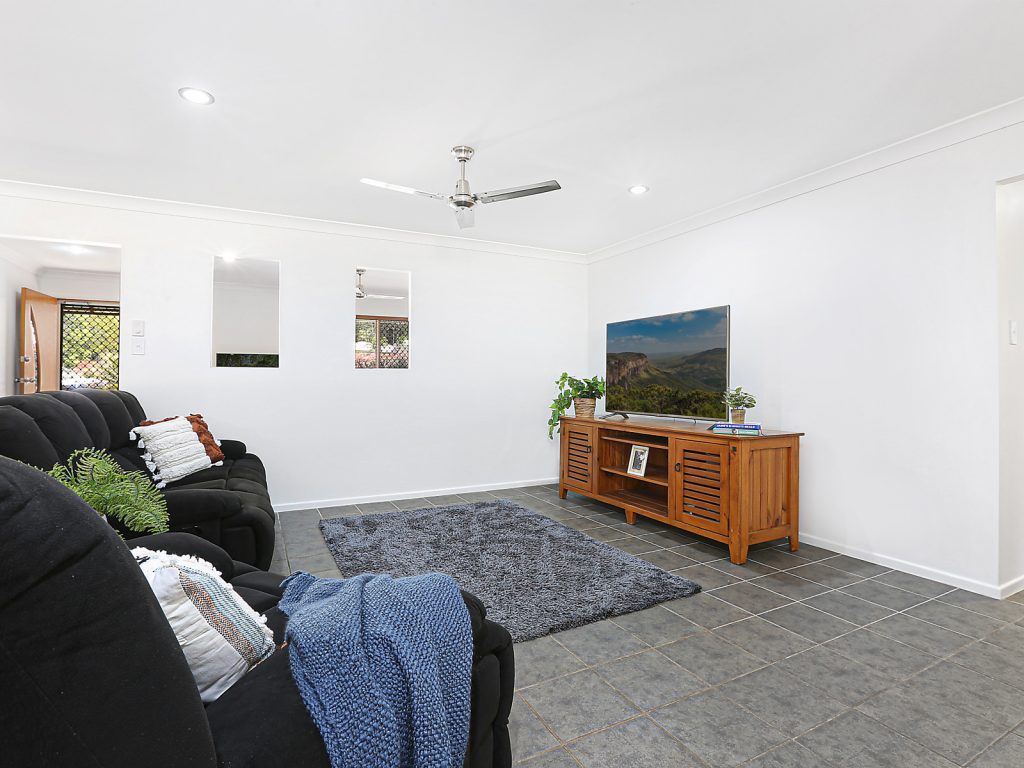 9 Smerdon Way, Glass House Mountains QLD 4518 - photo 2