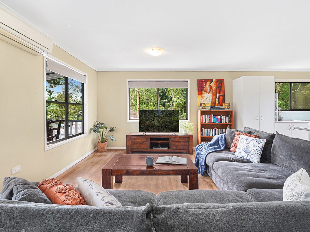 4 Leach Avenue, Landsborough QLD 4550 - photo 5