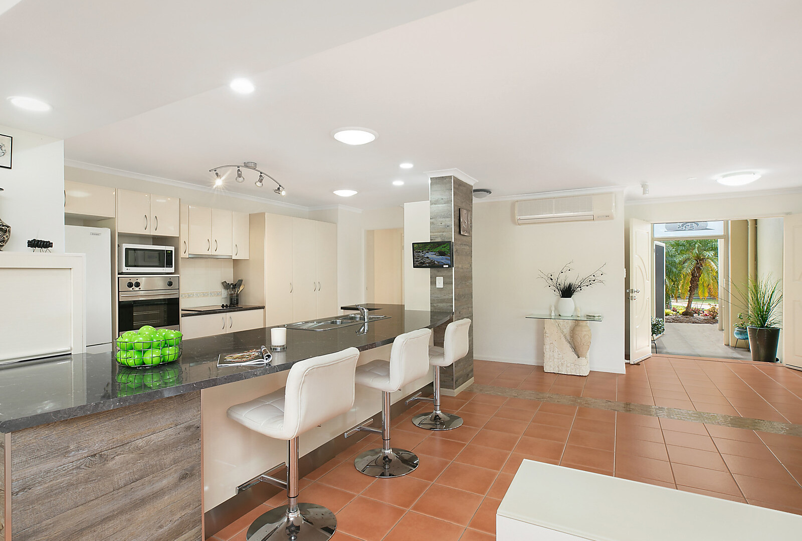 61 Koala Court, Little Mountain QLD 4551 - photo 5