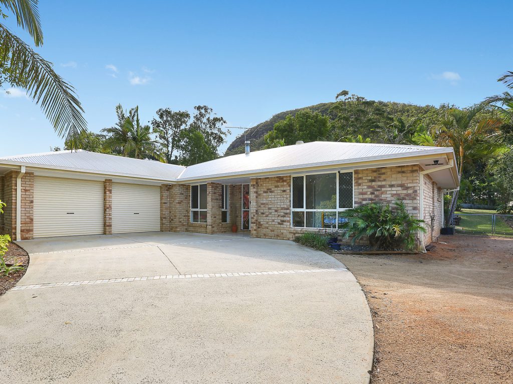 62 Springburn Drive, Glass House Mountains QLD 4518 - photo 5