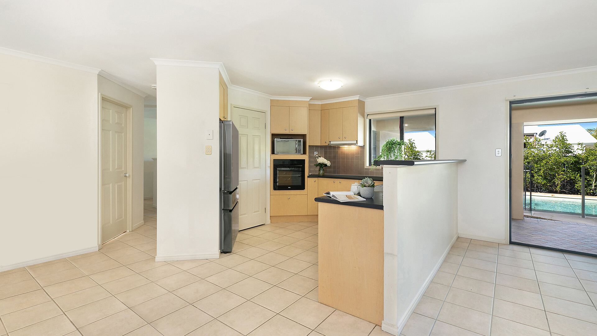8 Margarita Court, Kawana Island QLD 4575 - photo 7