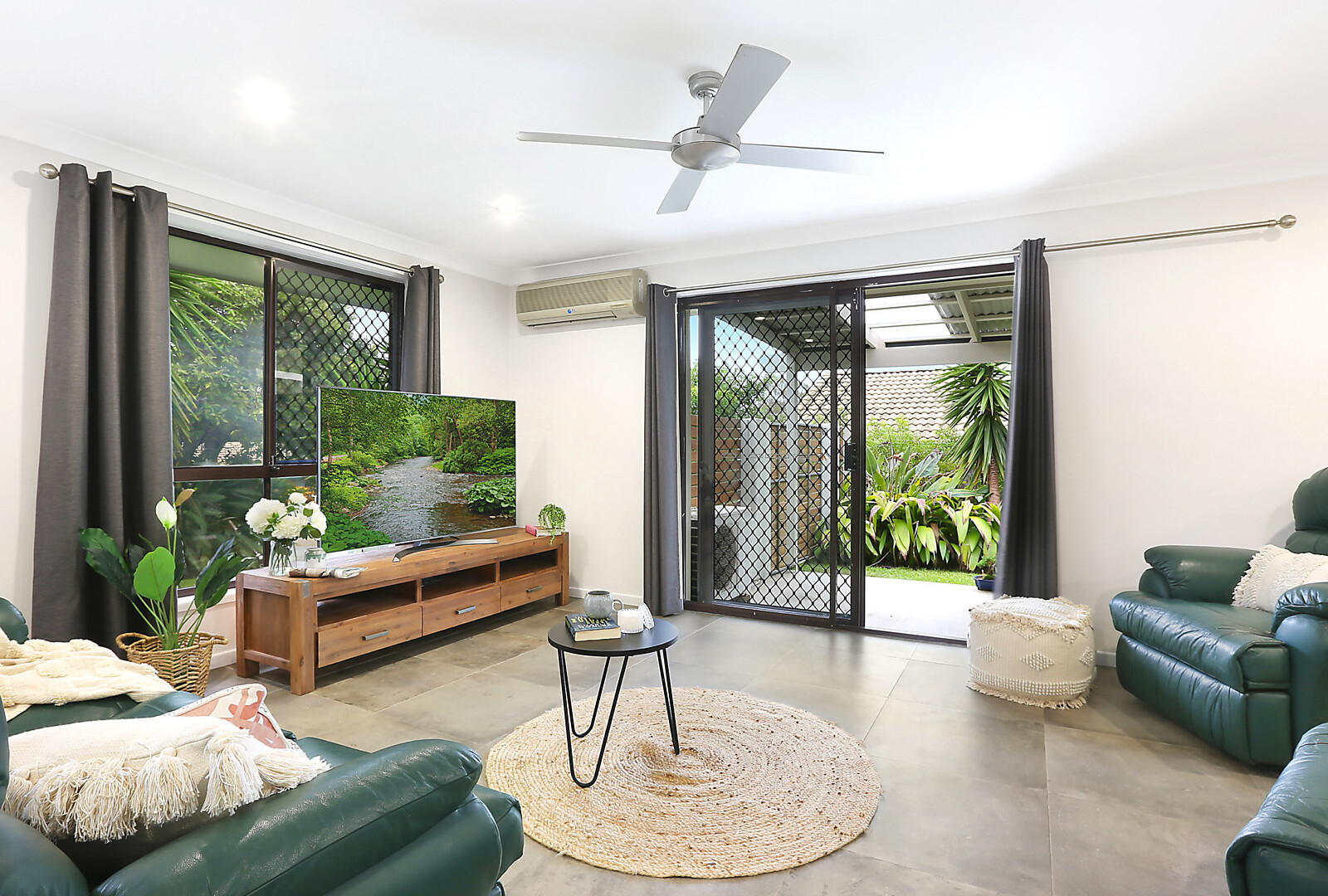 33 Milbong Street, Battery Hill QLD 4551 - photo 6