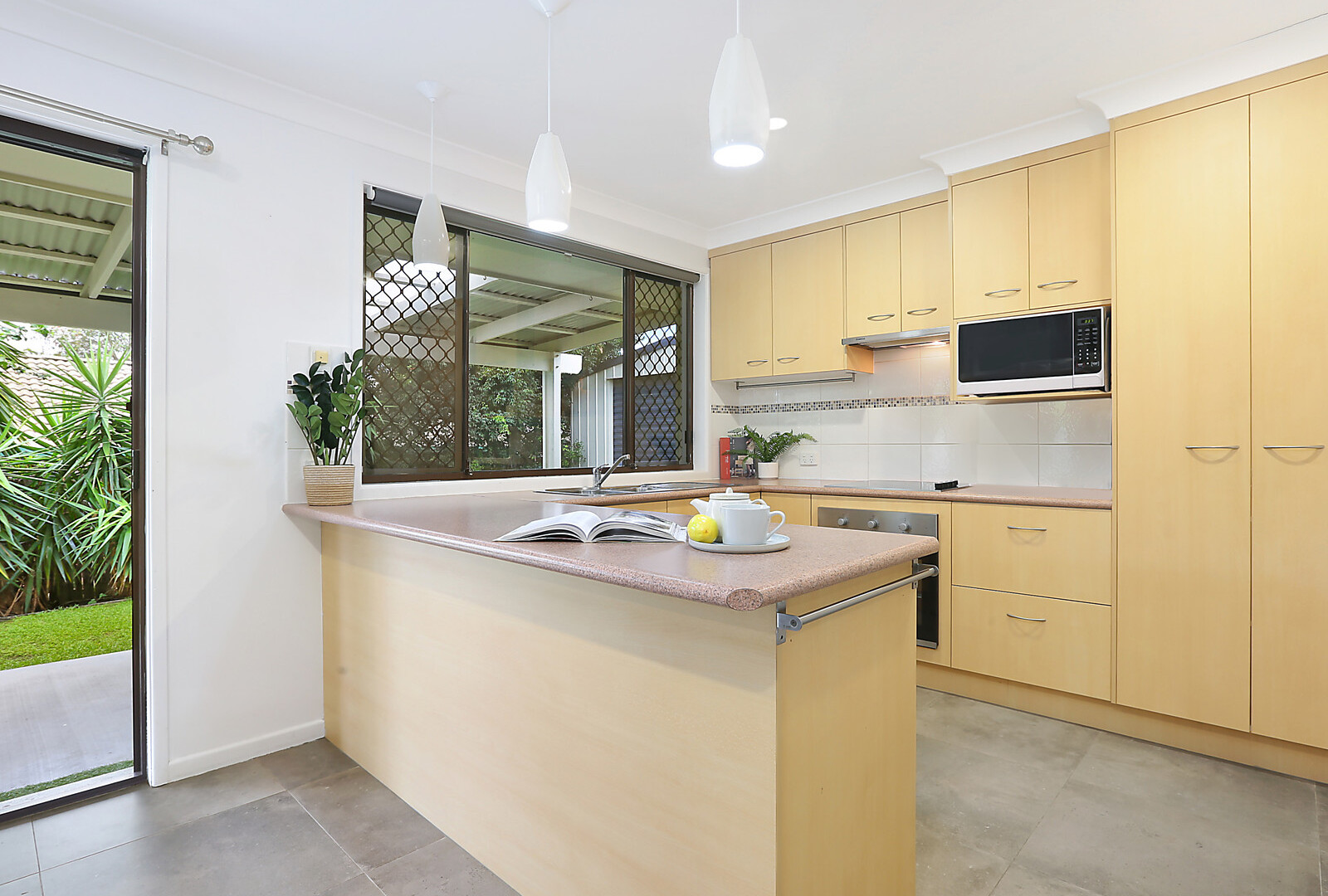 33 Milbong Street, Battery Hill QLD 4551 - photo 8