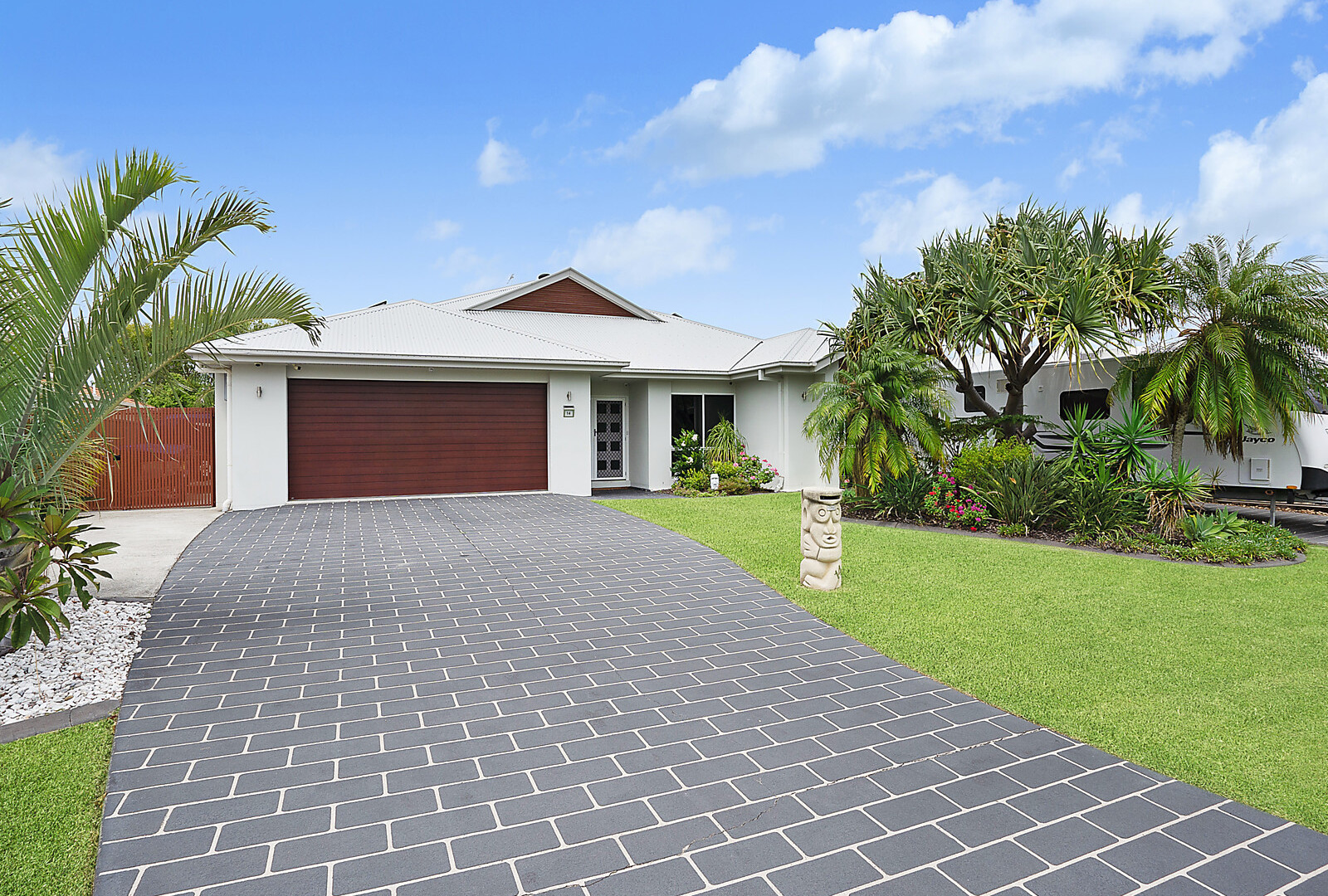 14 Whitehaven Place, Banksia Beach QLD 4507 - photo 2
