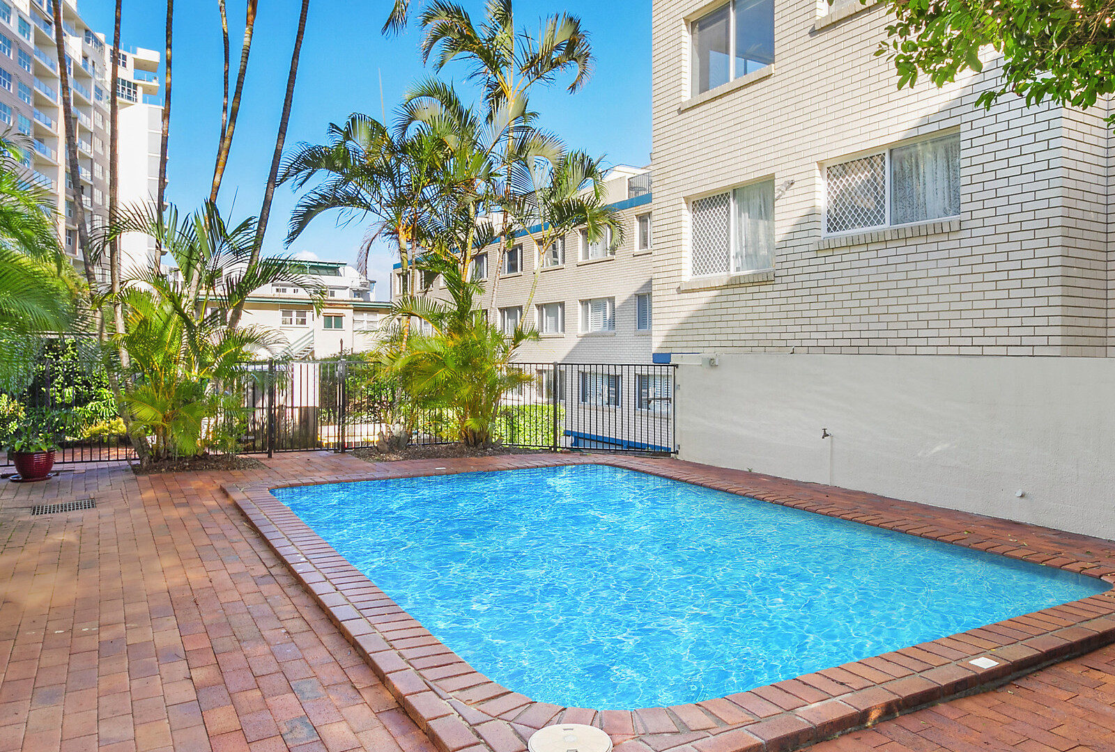 2/17 Verney Street, Kings Beach QLD 4551 - photo 9
