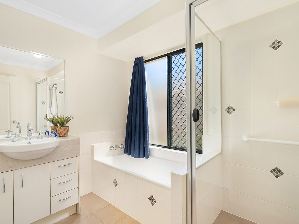 25 Smerdon Way, Glass House Mountains QLD 4518 - photo 9