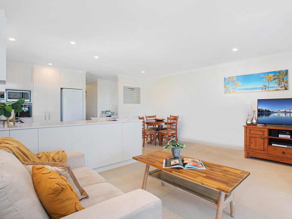 8/88 Albert Street, Kings Beach QLD 4551 - photo 4