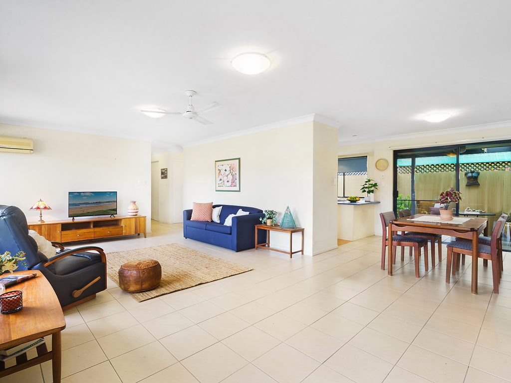 3/8 Sandpiper Court, Sandstone Point QLD 4511 - photo 3