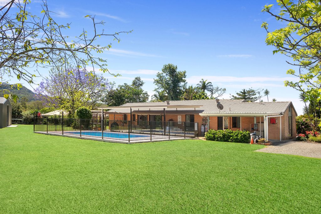 11 Pinelands Drive, Beerwah QLD 4519 - photo 2