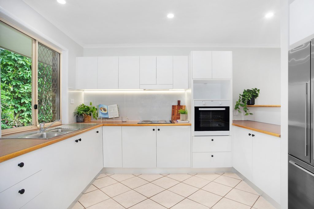 4 Allan Avenue, Glass House Mountains QLD 4518 - photo 5