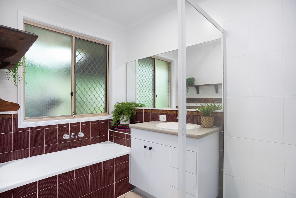 4 Allan Avenue, Glass House Mountains QLD 4518 - photo 7