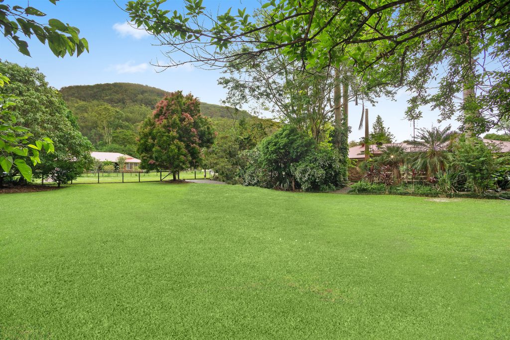 4 Allan Avenue, Glass House Mountains QLD 4518 - photo 10