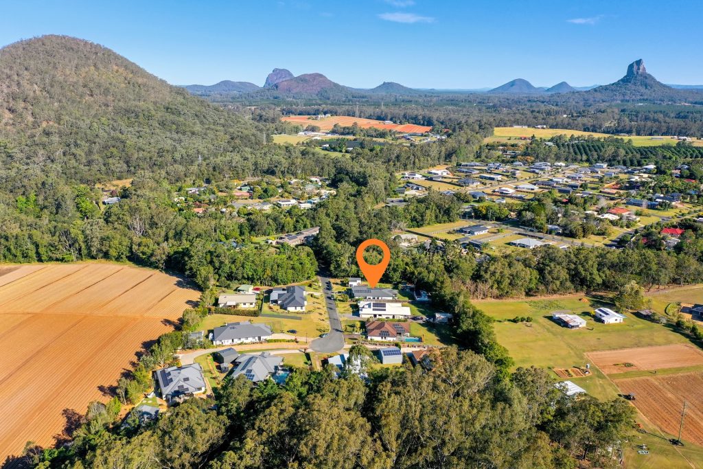 27 Otto Nothling Place, Beerwah QLD 4519 - photo 2