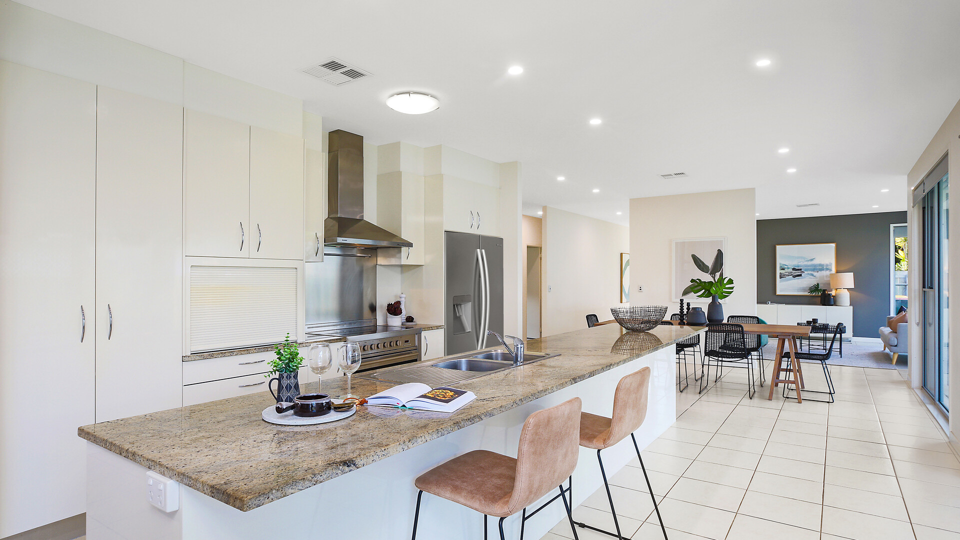 39 Tarawa Street, Kawana Island QLD 4575 - photo 2
