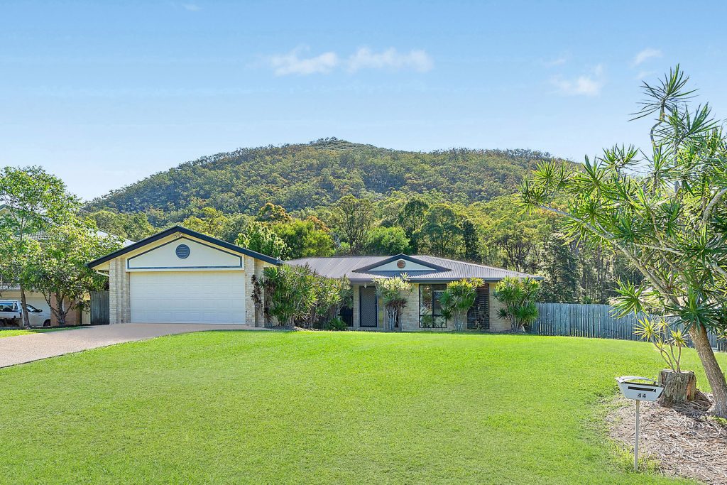 44 Carnarvon Drive, Beerwah QLD 4519 - photo 2