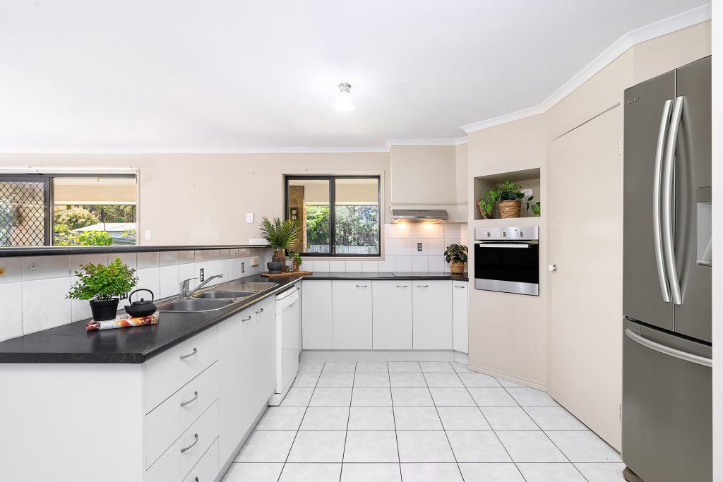 44 Carnarvon Drive, Beerwah QLD 4519 - photo 4