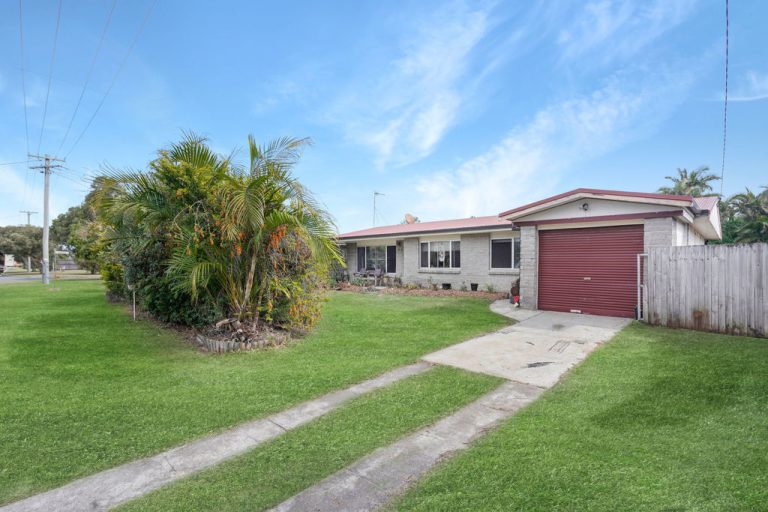 30 Wavell Avenue, Golden Beach