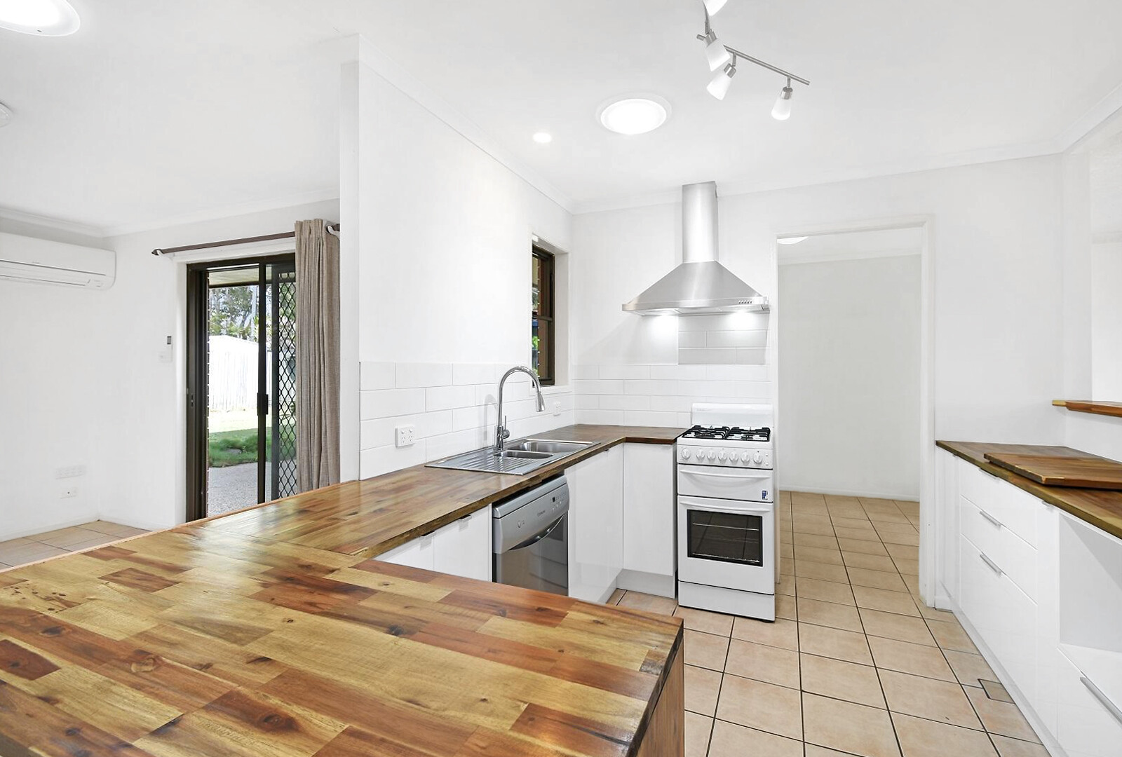 30 Wurley Drive, Wurtulla QLD 4575 - photo 3