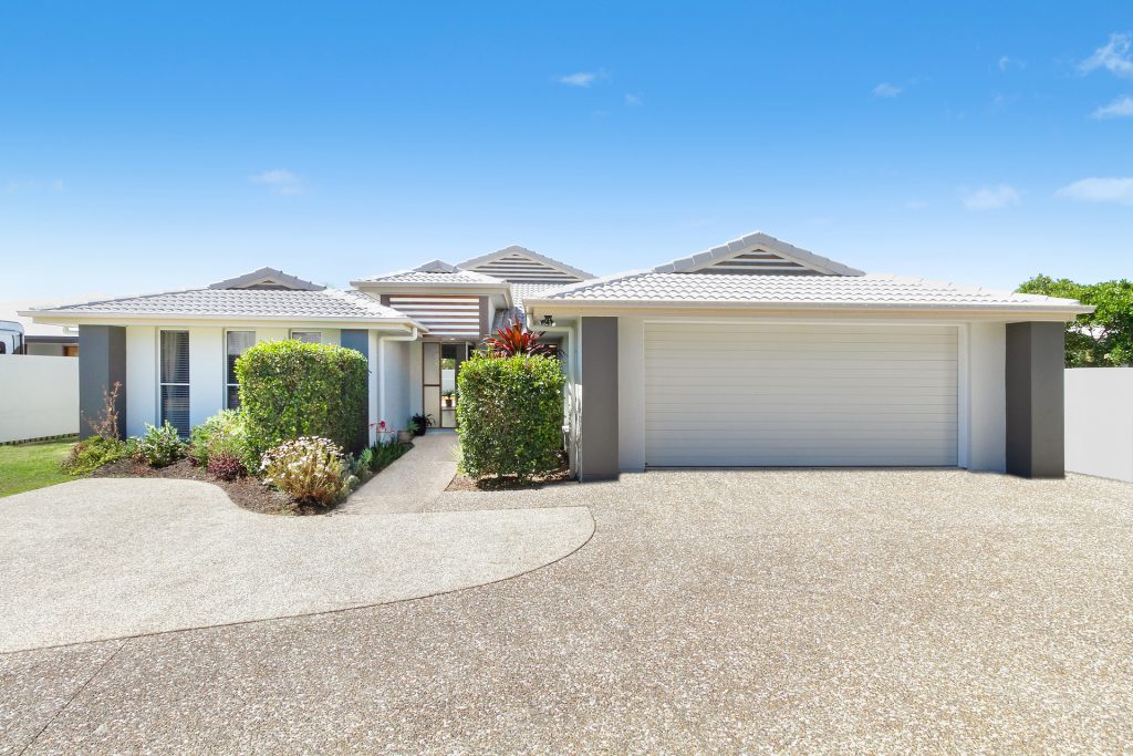 25 Whitehaven Place, Banksia Beach QLD 4507 - photo 2