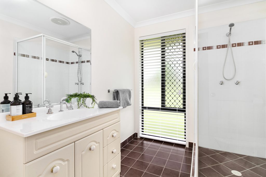 4 Gordon Place, Glass House Mountains QLD 4518 - photo 6