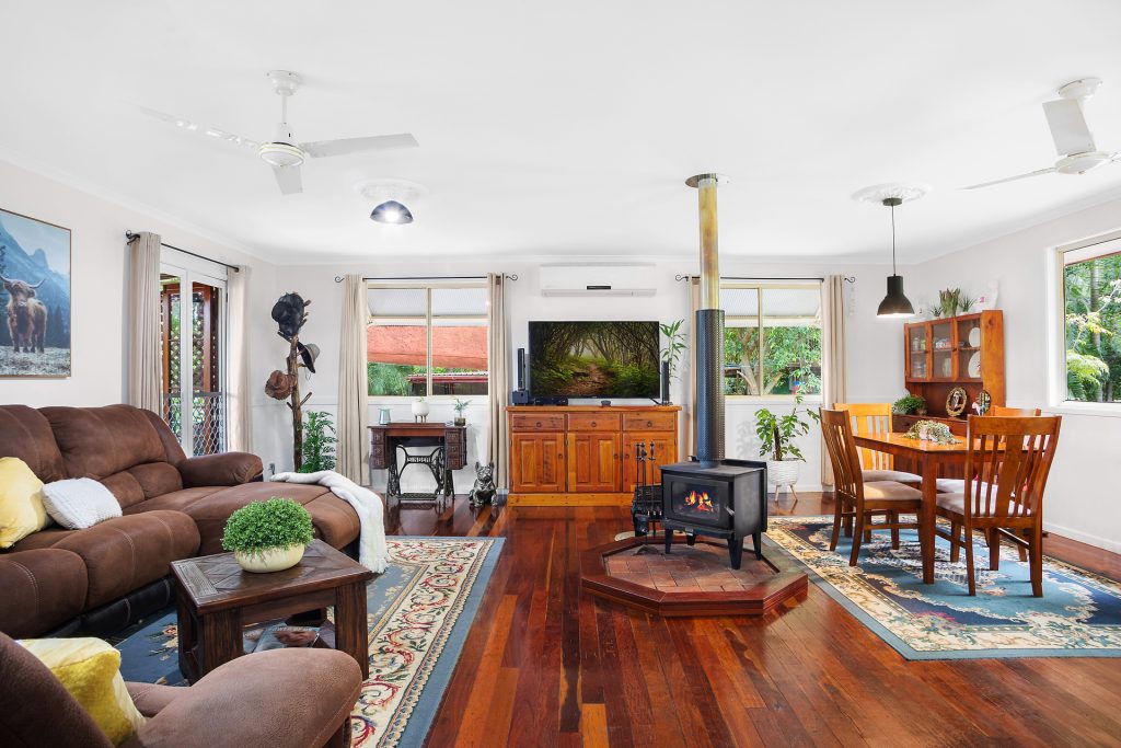 64 Pinelands Drive, Beerwah QLD 4519 - photo 5