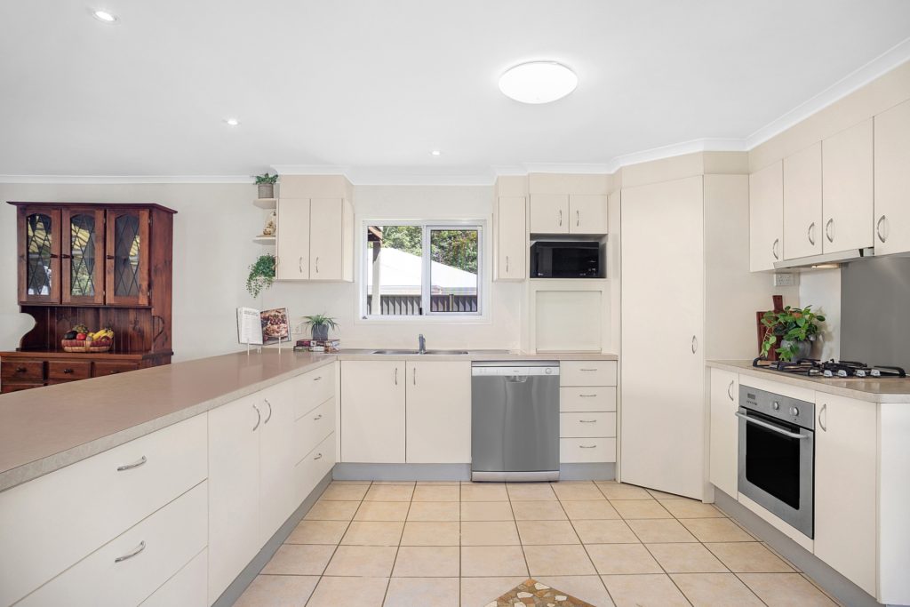 28 Holland Street, Landsborough QLD 4550 - photo 4