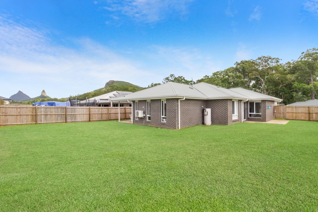 4 Albyn Place, Glass House Mountains QLD 4518 - photo 5