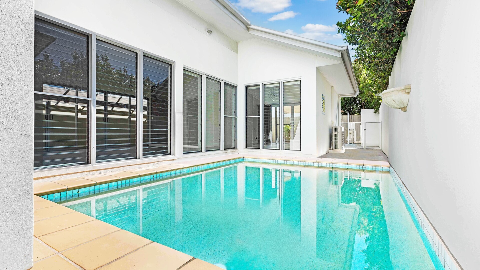 5 Santorini Court, Kawana Island QLD 4575 - photo 2