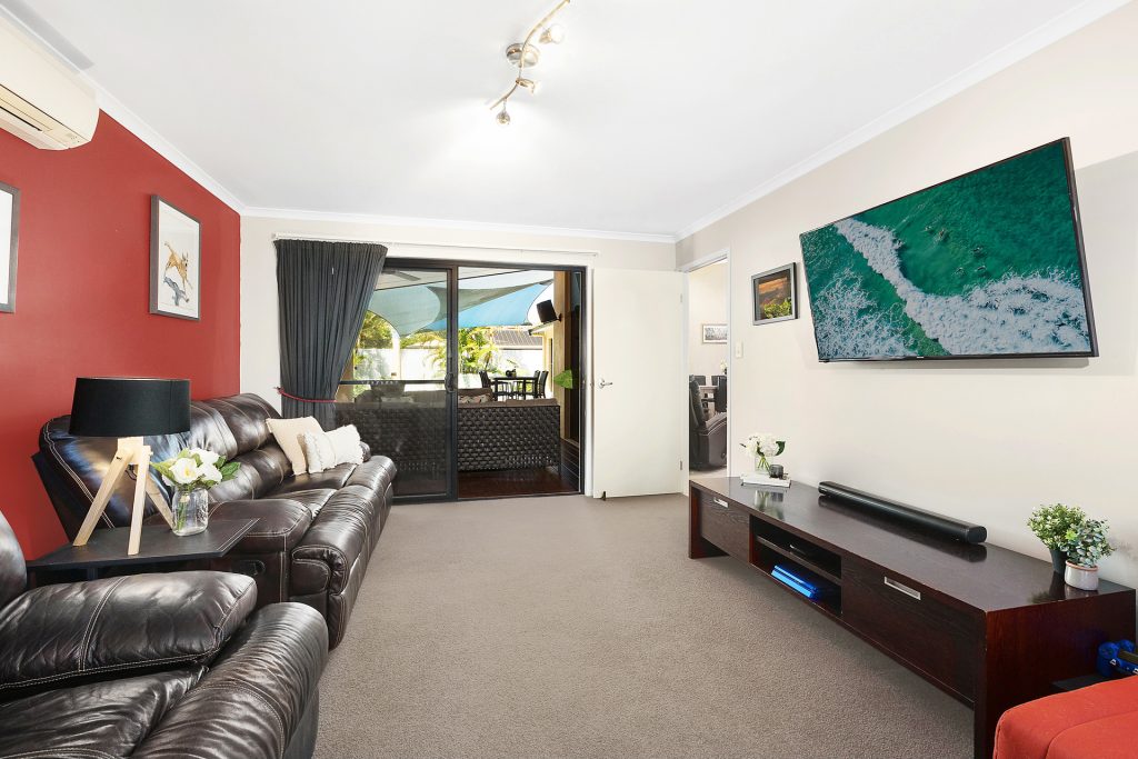 13 Oakdale Circuit, Currimundi QLD 4551 - photo 6