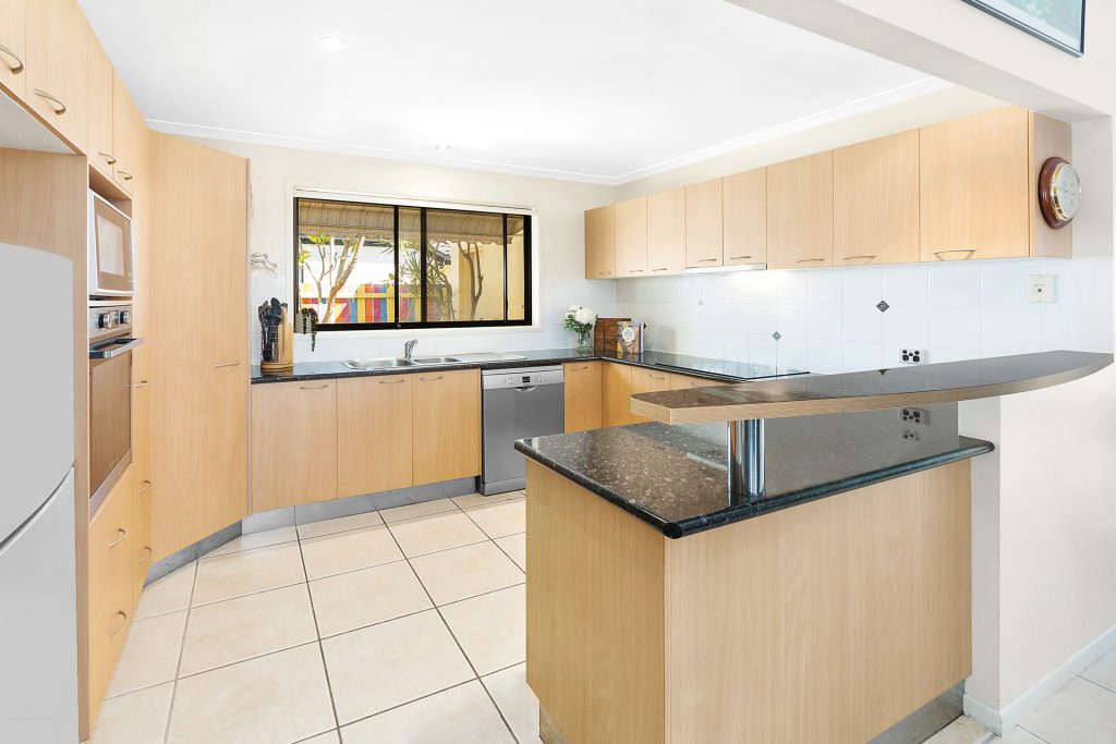 13 Oakdale Circuit, Currimundi QLD 4551 - photo 8