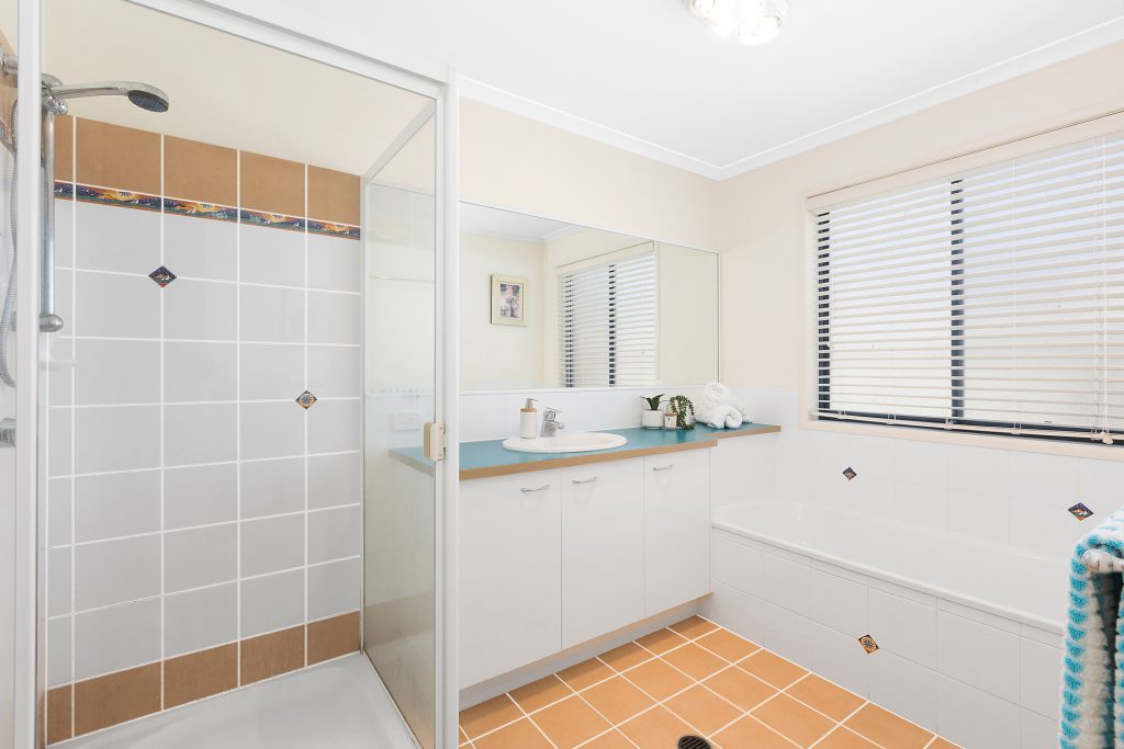 13 Oakdale Circuit, Currimundi QLD 4551 - photo 10