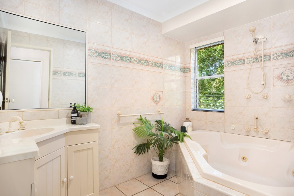 24 Ridgemount Place, Glass House Mountains QLD 4518 - photo 12