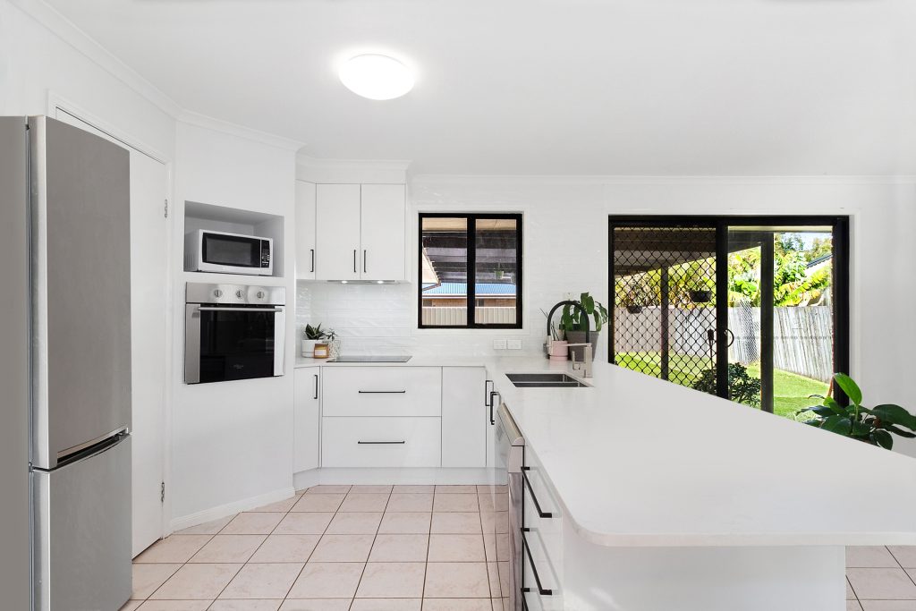 8 Tutt Court, Landsborough QLD 4550 - photo 2