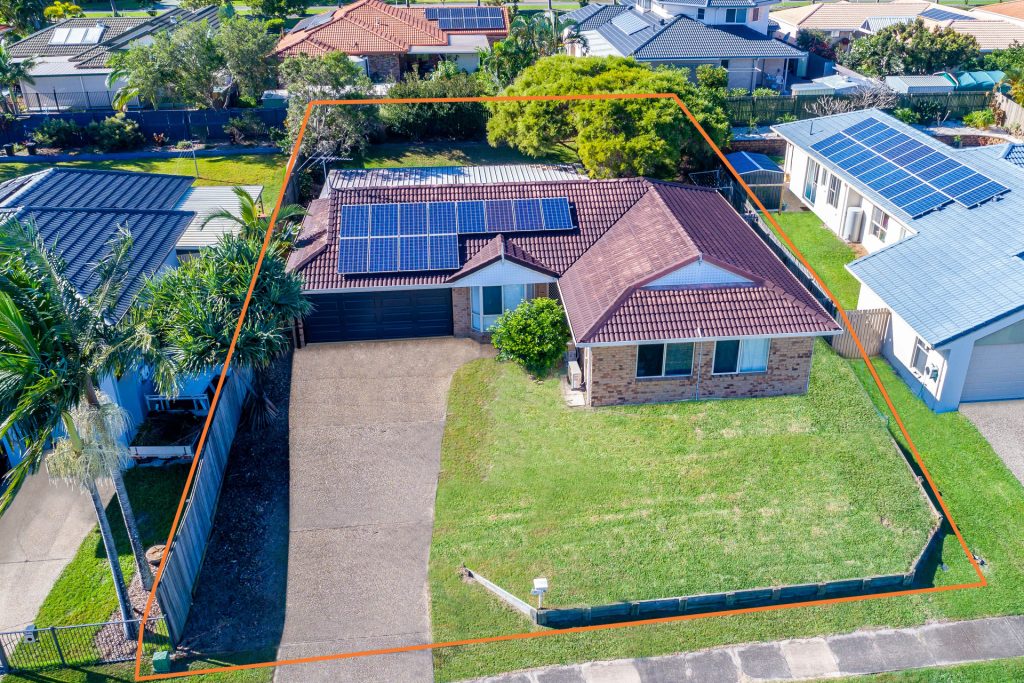 20 Headsail Drive, Banksia Beach QLD 4507 - photo 8