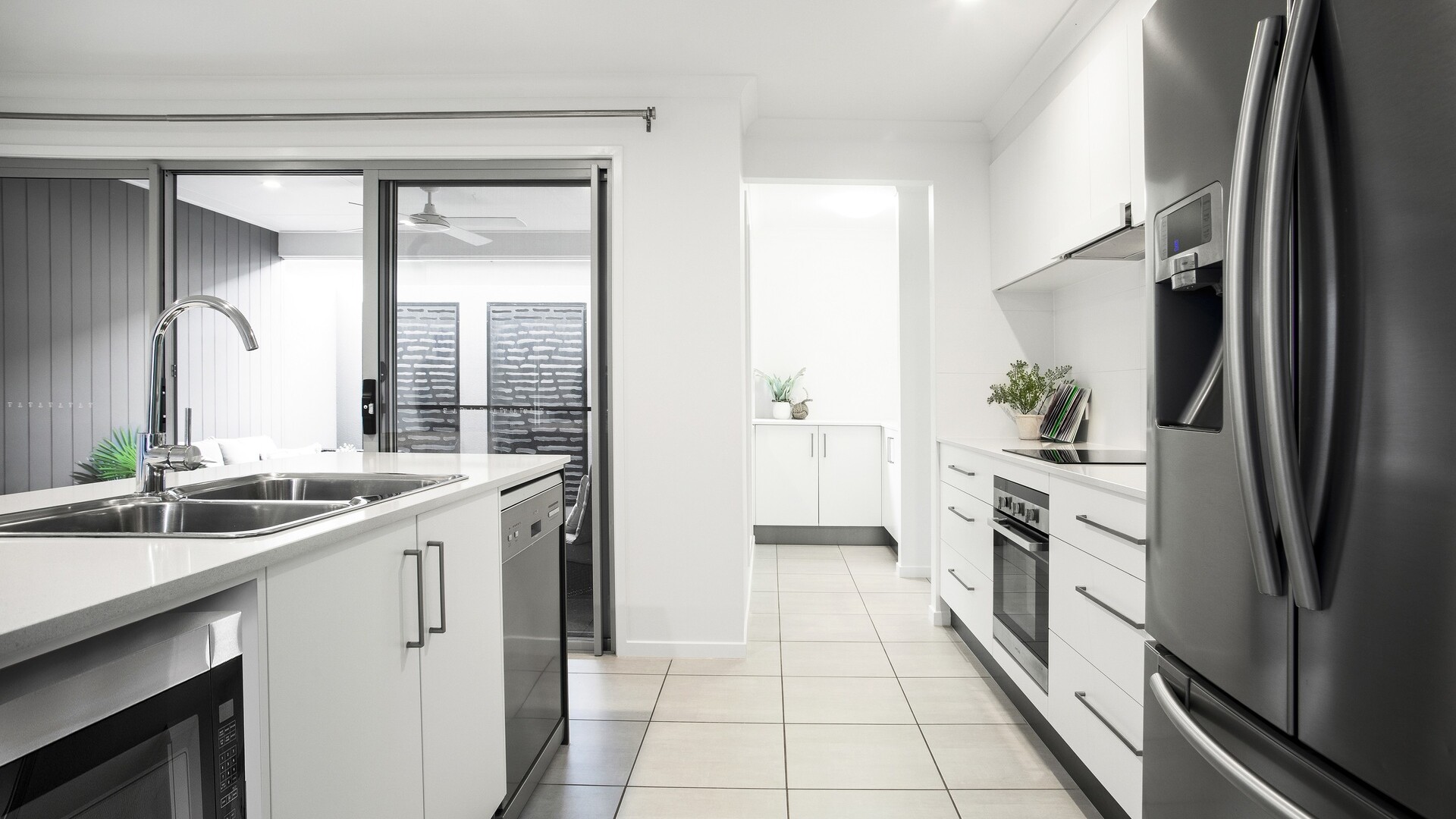 2/27 Ochre Crescent, Caloundra West QLD 4551 - photo 2