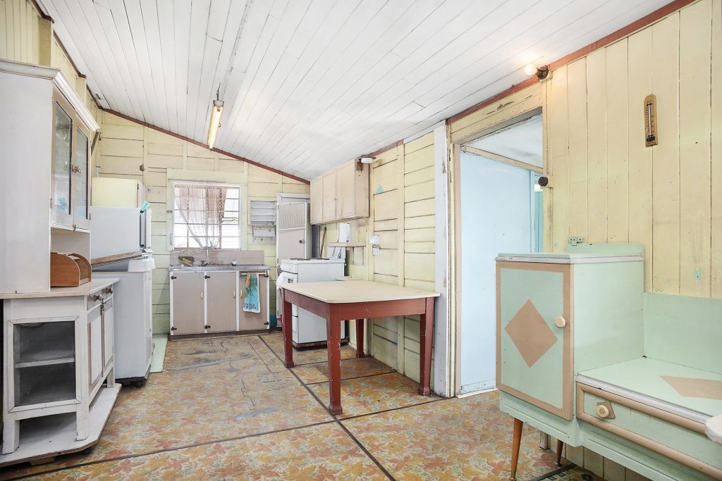 14 Coonowrin Road, Glass House Mountains QLD 4518 - photo 7