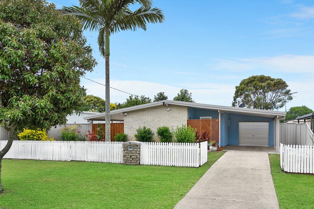 25 Lee Avenue, Bongaree QLD 4507 - photo 2