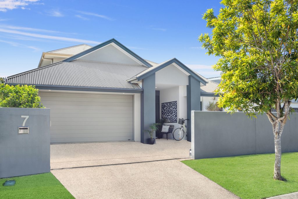 7 Komodo Court, Kawana Island QLD 4575 - photo 2