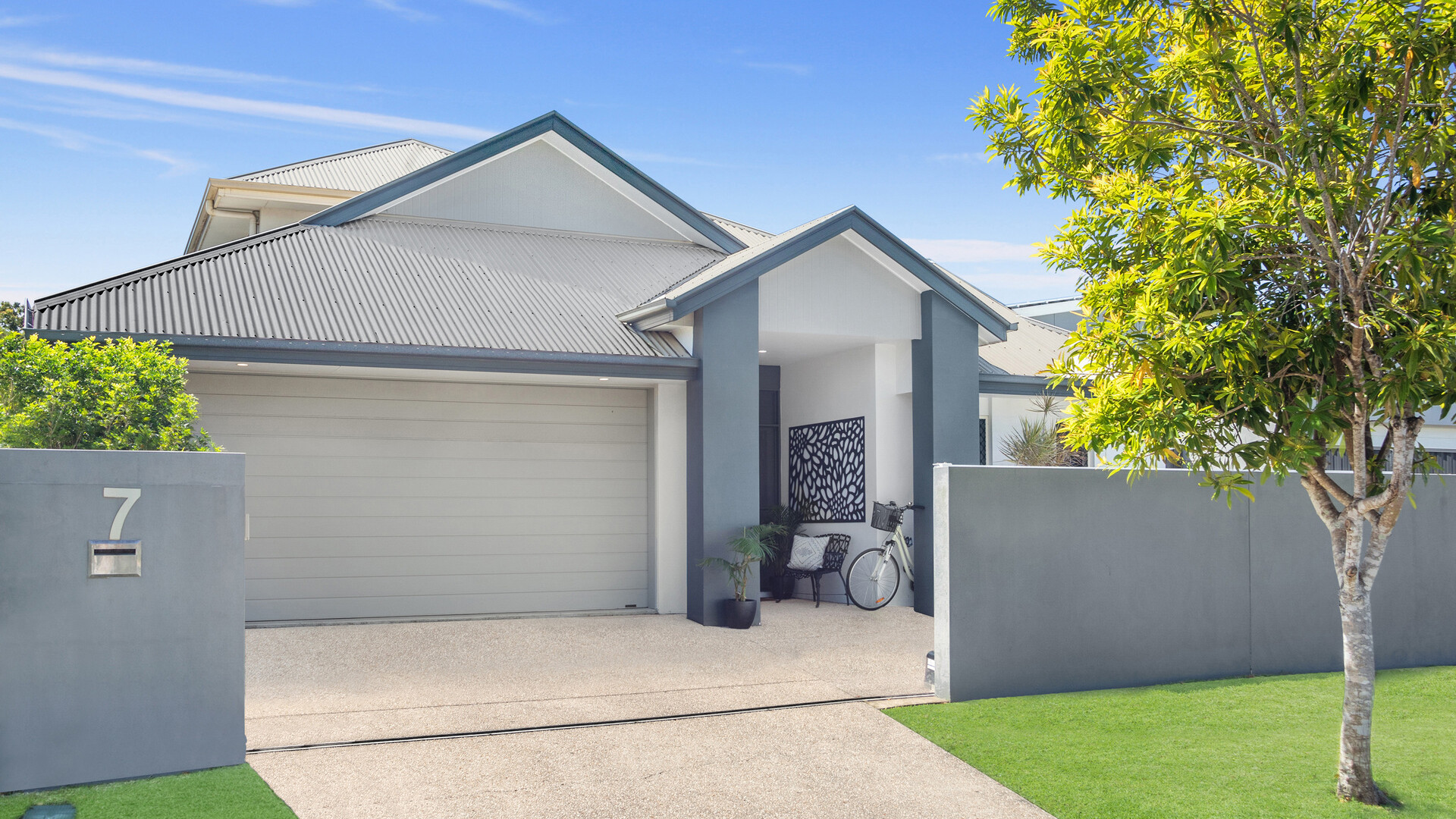 7 Komodo Court, Kawana Island QLD 4575 - photo 2