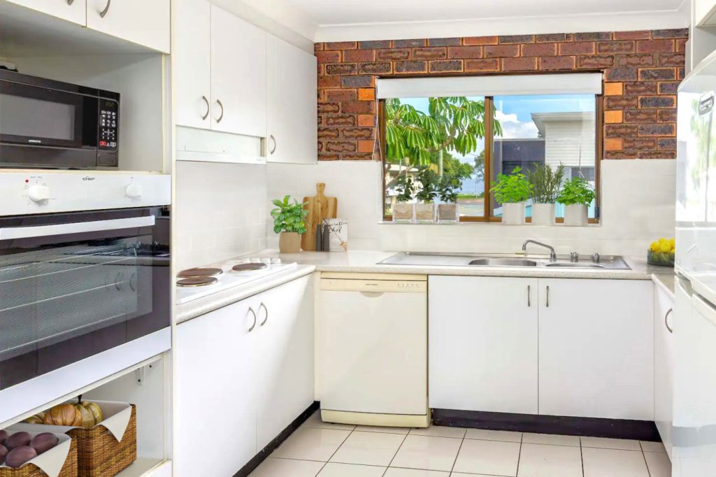 2/7 Hall Avenue, Bongaree QLD 4507 - photo 3