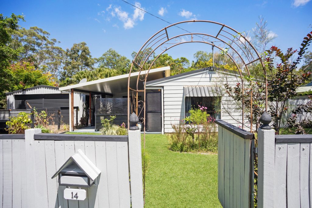 14 Gympie Street North, Landsborough QLD 4550 - photo 2