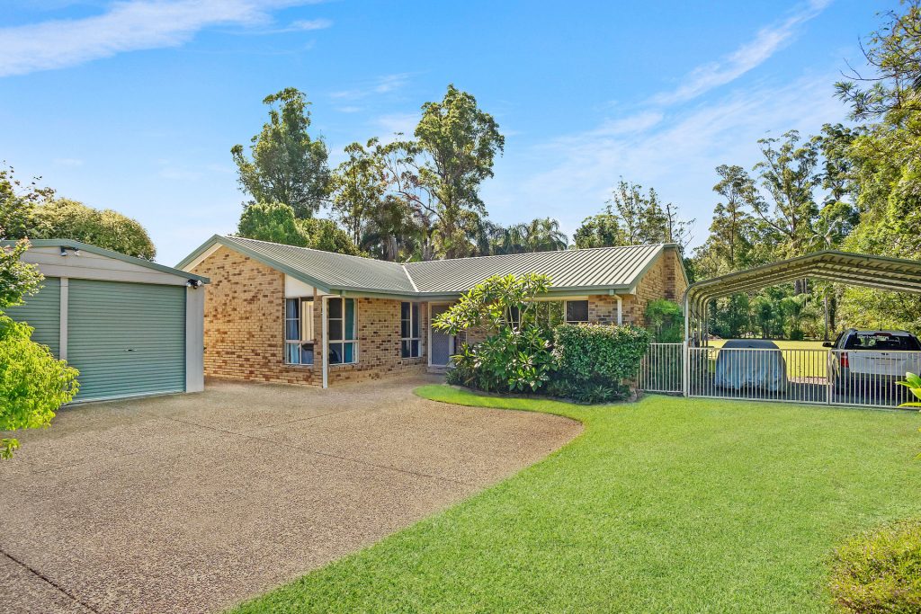 2 Tallawong Close, Beerwah QLD 4519 - photo 2