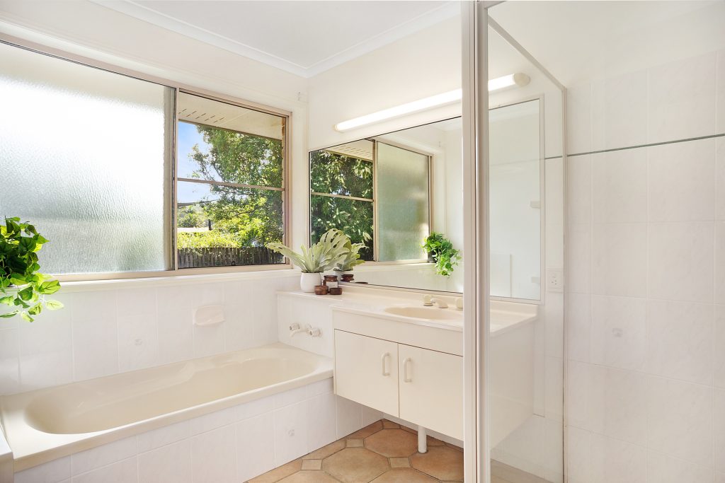 2 Tallawong Close, Beerwah QLD 4519 - photo 12