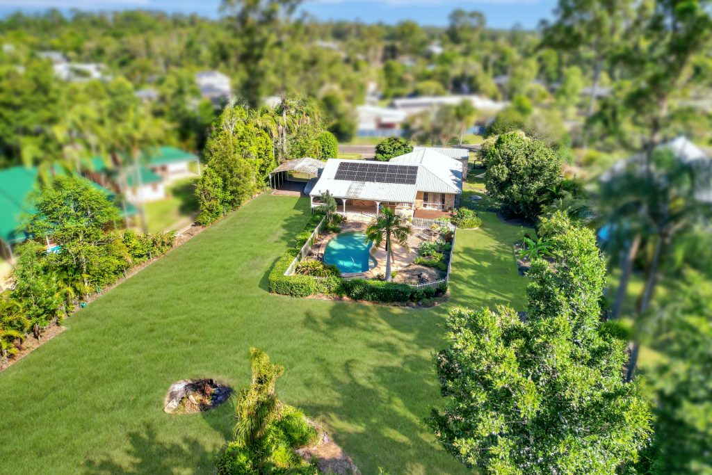 2 Tallawong Close, Beerwah QLD 4519 - photo 13