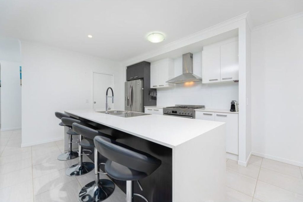 32 Cooinda Place, Glass House Mountains QLD 4518 - photo 4