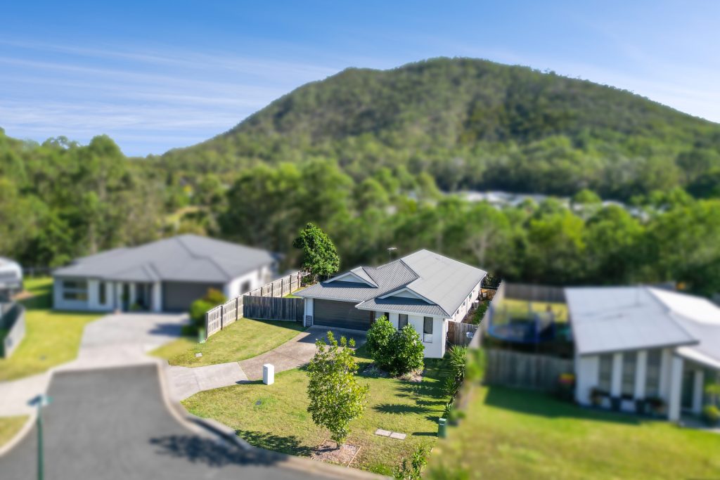 8 Malanda Court, Beerwah QLD 4519 - photo 2